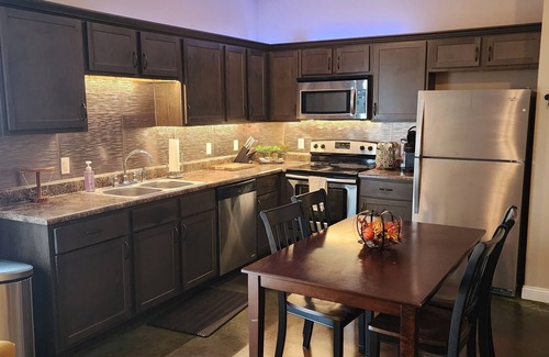 Columbia Apartment | Downtown 9th St. 4 Bedroom Loft