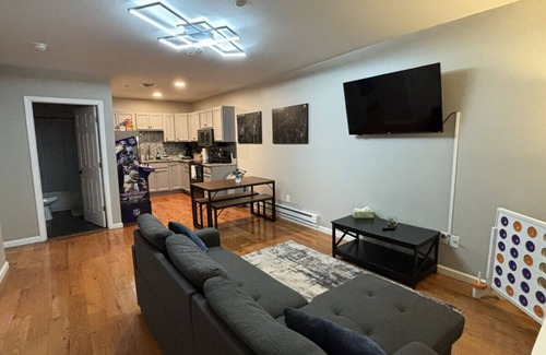 Downtown Albany Apartment | Pet-Friendly 2 Bedroom with Workstation in Downtown Albany