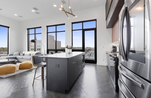Appleton Apartment | Modern Family Retreat with Incredible Views and Game Room