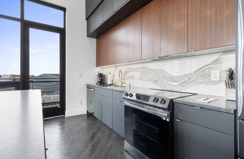 Appleton Apartment | Modern Family Retreat with Incredible Views and Game Room