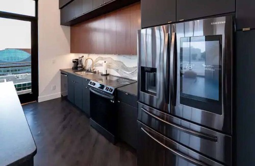 Appleton Apartment | Modern Family Retreat with Incredible Views and Game Room