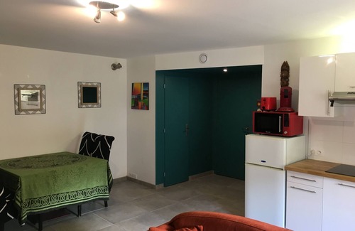 Tain-l'Hermitage Apartment | Tranquil Downtown Apartment Near Rhone Quays - Rated 10/10