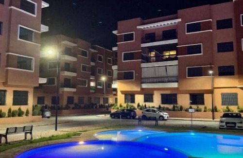 Camp El Ghoul Apartment | Downtown apartment with pool