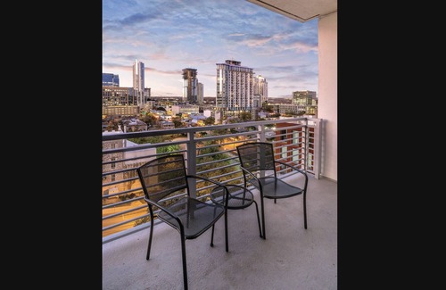 Civic District Condo | Explore Downtown Austin: 2BR with Rooftop Pool Access