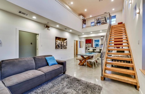 Holly House | Downtown Austin Retreat with Hot Tub, Fire Pit & Golf Green