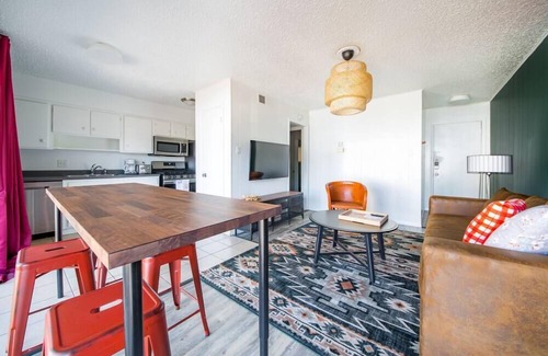 West Campus Apartment | Austin & UT Vibes: Breakfast Included for Your Stay!