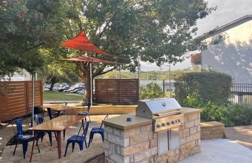 West Campus Apartment | Austin & UT Vibes: Breakfast Included for Your Stay!