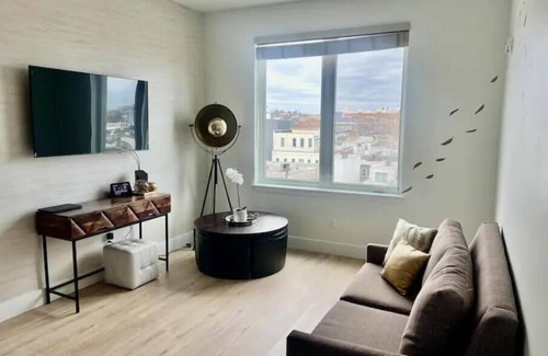 Fells Point Apartment | Premier 2bd Harbor Retreat near JHU & UMMC - 10/10 Rated