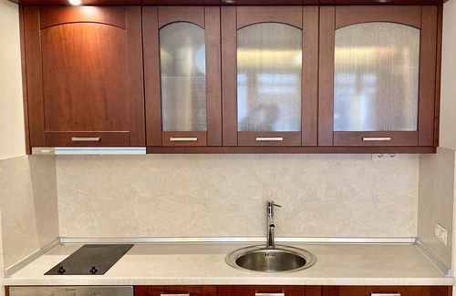 Shiligarnika Apartment | Convenient Hotel Steps from Slopes with Spa & Hot Tub