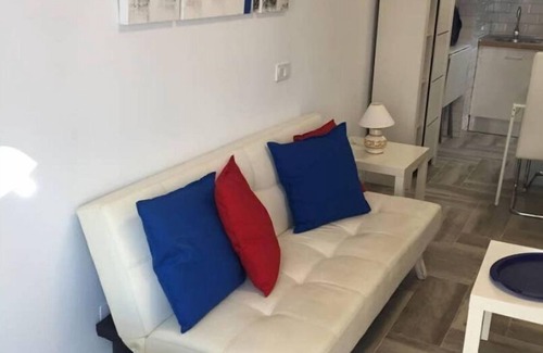 La Malagueta Apartment | Serene Downtown Beach Retreat with Oceanfront Amenities