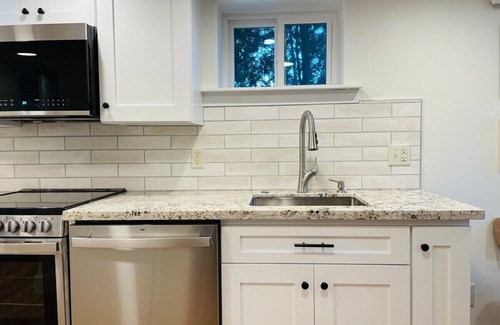 York Apartment | Ideal Downtown Bellingham Suite with Kitchen & Breakfast