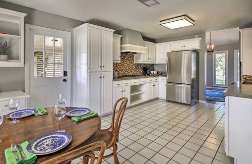 Boerne House | Inviting Downtown Boerne Home on Cibolo Creek with Fire Pit