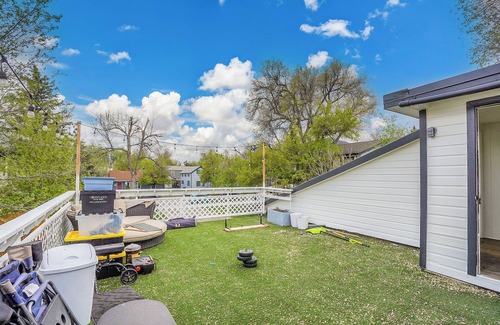 Whittier Apartment | Downtown Boulder spacious 2-bedroom apartment in Boulder with a carport