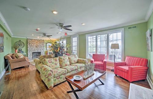 Downtown Branson House | Prime Downtown Branson Home with Pool Near The Landing!