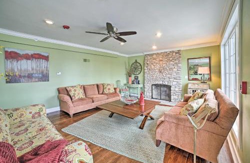 Downtown Branson House | Prime Downtown Branson Home with Pool Near The Landing!