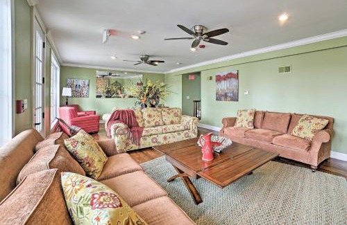 Downtown Branson House | Prime Downtown Branson Home with Pool Near The Landing!