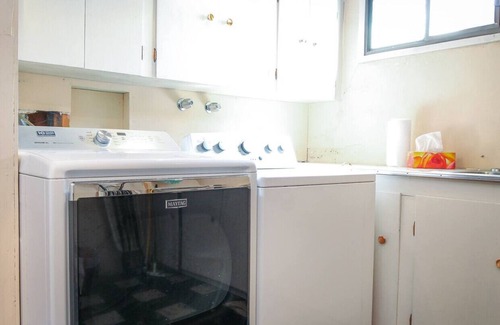 Baker City Apartment | Cozy Downtown Bungalow - Guest Rated 9.8/10 with Pool