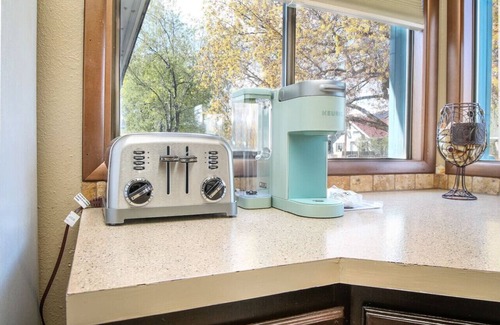 Baker City Apartment | Cozy Downtown Bungalow - Guest Rated 9.8/10 with Pool