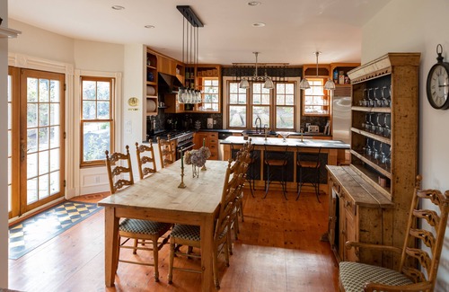 Vineyard Haven House | Pet-Friendly Oceanfront Retreat: The Dexter - Downtown Captain's House