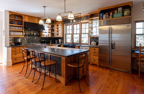 Vineyard Haven House | Pet-Friendly Oceanfront Retreat: The Dexter - Downtown Captain's House