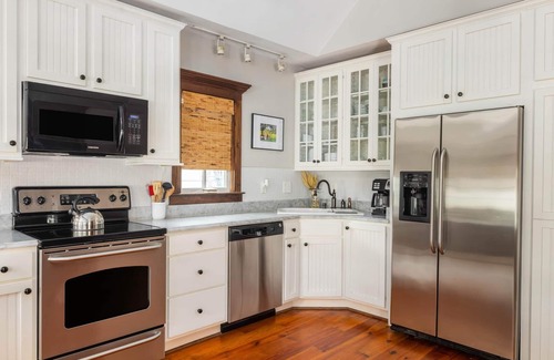 Harleston Village House | Pet-Friendly Downtown Charleston Home with Breakfast & Kitchen