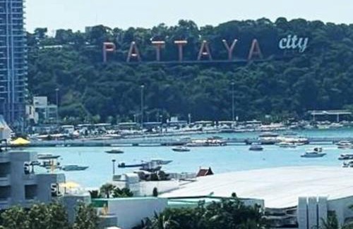 Pattaya Bay Apartment | Seaside Escape: 4-Star Edge Seaview Condo in Downtown