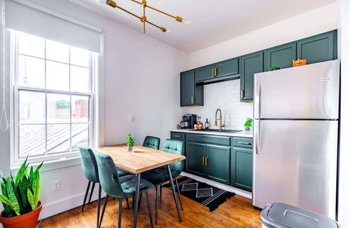 Chillicothe House | Experience Jungle Thyme: Pet-Friendly Retreat in Downtown