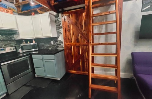Fort Smith House | Pet-Friendly Downtown Chop Shop House with Huge Garage