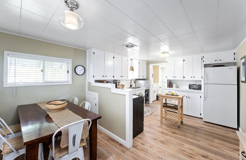 Coeur d'Alene Cottage | Cozy Downtown Coeur d'Alene Cottage with Pool & Ocean View
