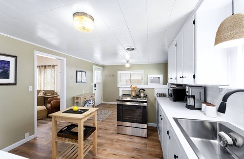 Coeur d'Alene Cottage | Cozy Downtown Coeur d'Alene Cottage with Pool & Ocean View