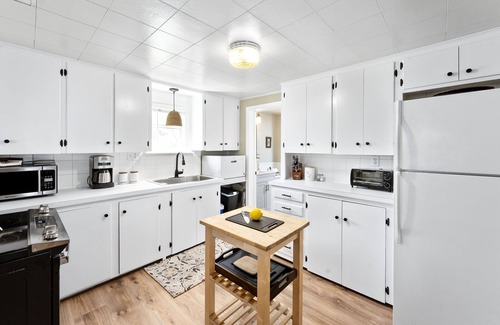 Coeur d'Alene Cottage | Cozy Downtown Coeur d'Alene Cottage with Pool & Ocean View