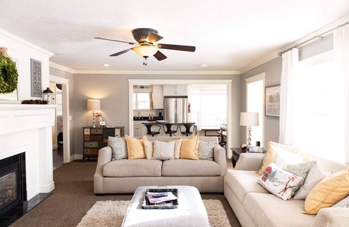 Heber House | Downtown Colonial & Bungalow: Perfect for Large Groups