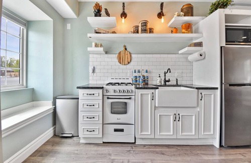Heber House | Downtown Colonial & Bungalow: Perfect for Large Groups