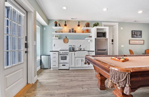 Heber House | Downtown Colonial & Bungalow: Perfect for Large Groups