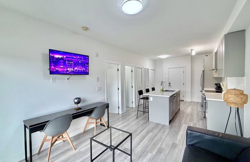 South Newton Apartment | Top-Rated Condo with 2 Beds & Convenient Parking