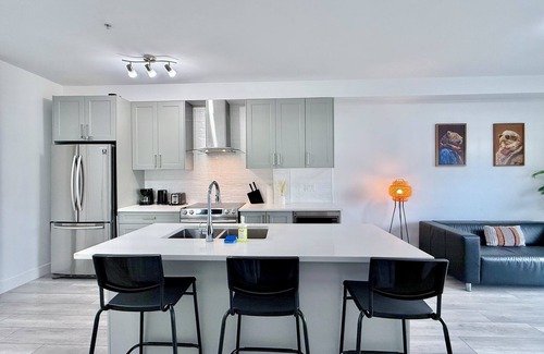 South Newton Apartment | Top-Rated Condo with 2 Beds & Convenient Parking