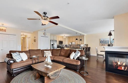 New Buffalo Condo | Perfect Getaway at Lake Time: Condo with Private Pool