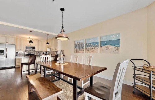 New Buffalo Condo | Perfect Getaway at Lake Time: Condo with Private Pool
