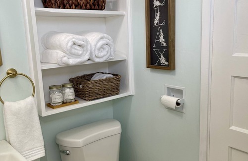 Redding Cottage | Vintage Cottage Retreat with Pool and Spa - Rated 9.6/10