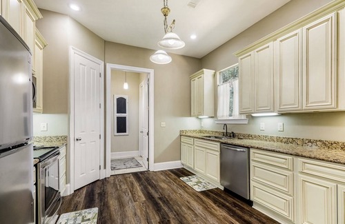 Abita Springs House | Downtown Cottage: Walk to Attractions & Enjoy Spa Amenities