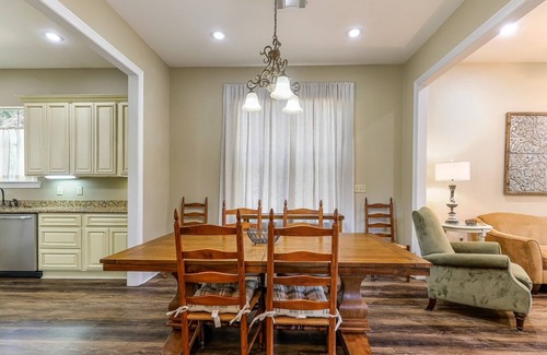 Abita Springs House | Downtown Cottage: Walk to Attractions & Enjoy Spa Amenities
