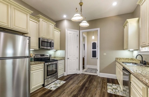 Abita Springs House | Downtown Cottage: Walk to Attractions & Enjoy Spa Amenities