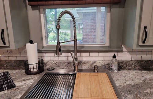 Fort Smith House | Unwind at Downtown Cozy Getaway - Pet Friendly & Ocean Views