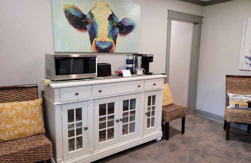 Fort Smith House | Unwind at Downtown Cozy Getaway - Pet Friendly & Ocean Views