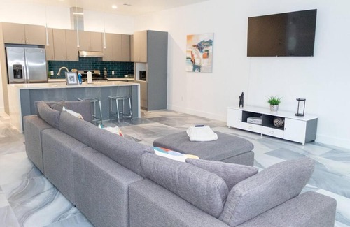 Cedars Apartment | Modern Townhome in the Heart of Downtown Dallas