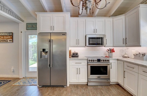 Lake Ida Shores House | Downtown Delray Beach House with Heated Pool & Ocean View