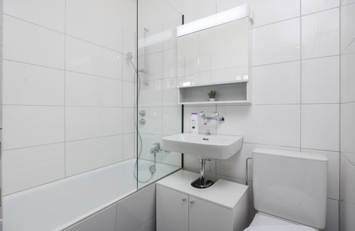 Sihlfeld Apartment | Downtown Deluxe Studio: Comfort with Kitchen & Breakfast