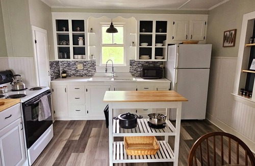 Waterville Apartment | Pet-Friendly Professionals Downtown Den | 10/10 Guest Rated