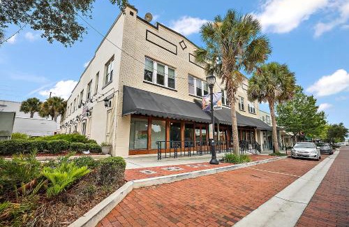 Eustis Apartment | Prime Downtown Eustis Apartment with King Bed & Pet-Friendly