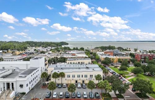 Eustis Apartment | Prime Downtown Eustis Apartment with King Bed & Pet-Friendly